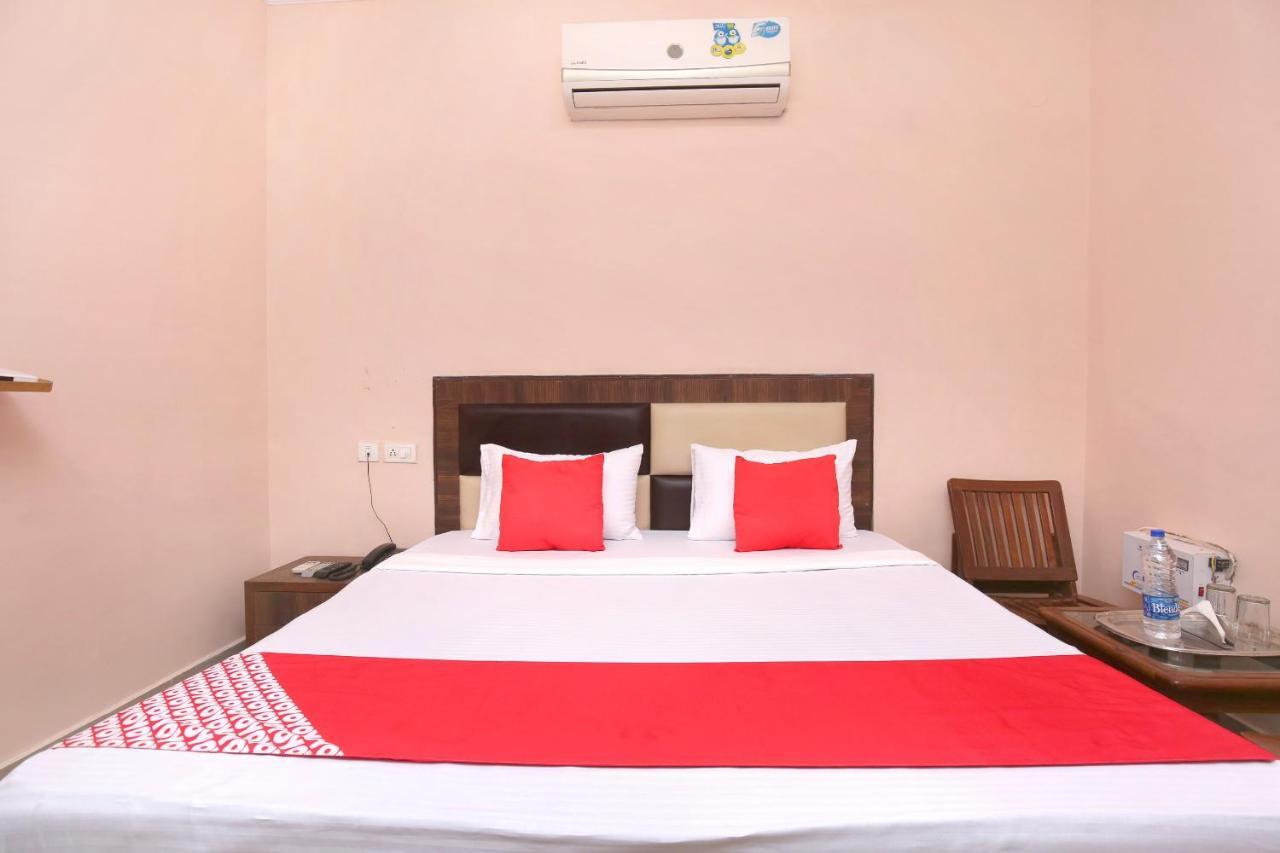 Oyo 24423 Hotel Royal Sohāna Eksteriør bilde