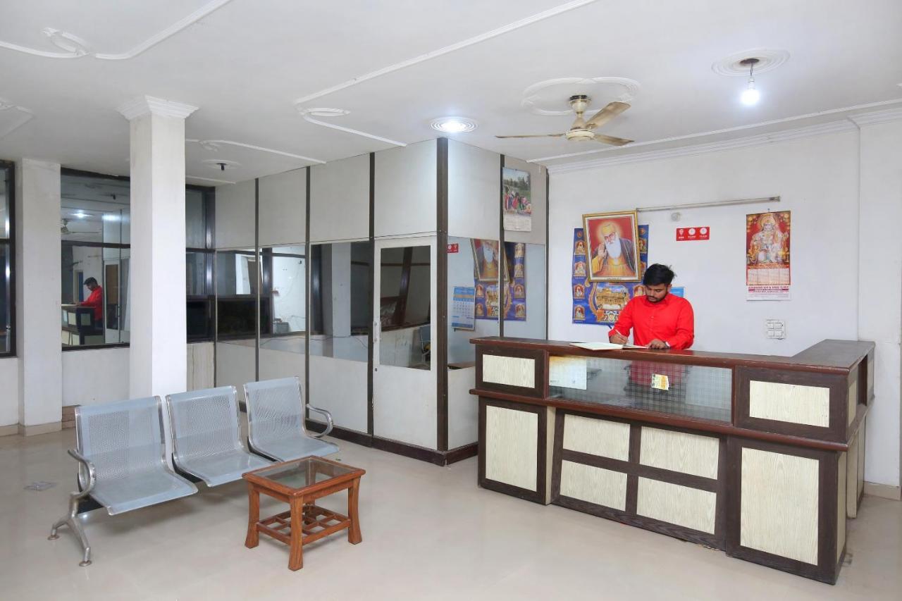 Oyo 24423 Hotel Royal Sohāna Eksteriør bilde