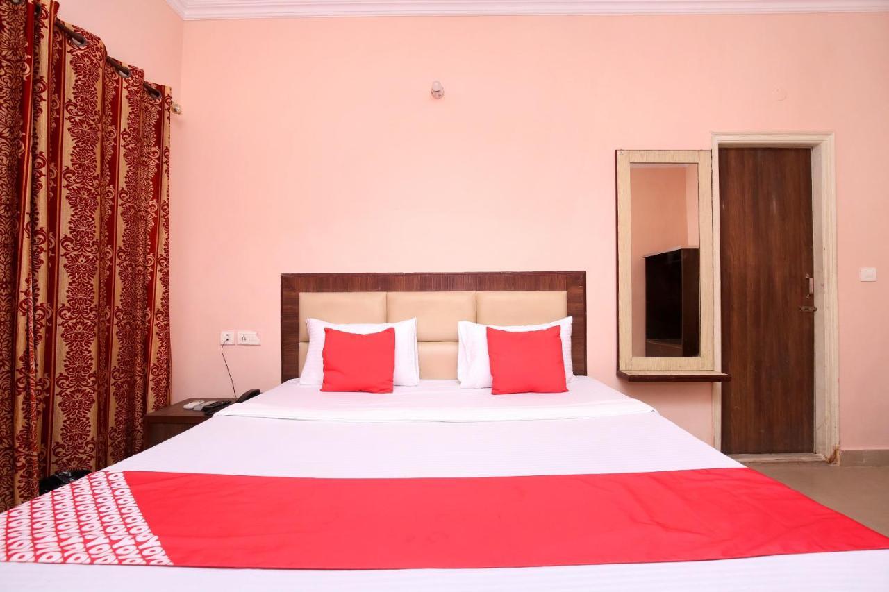 Oyo 24423 Hotel Royal Sohāna Eksteriør bilde